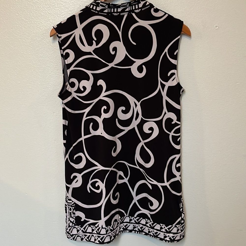 Style & Co. vneck tank.  Size Medium. - Picture 2 of 4